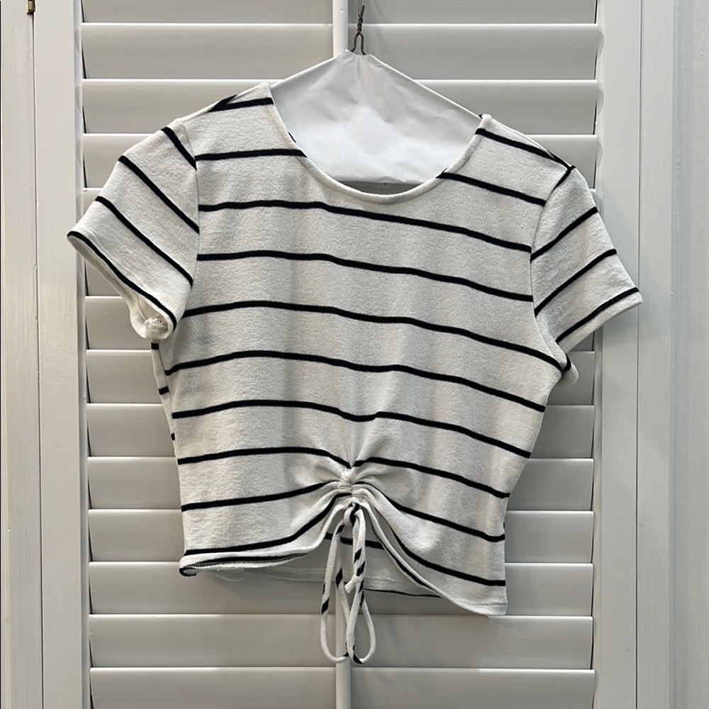 Sadie & Sage Black White Striped Tie Front Top Cropped Casual Size Small